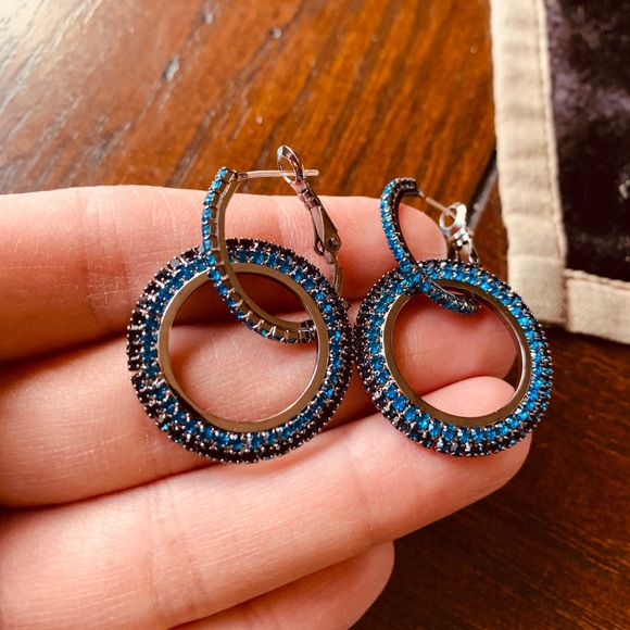 Beautiful Crystal detachable Round earrings 🌺 - Picture 3 of 7